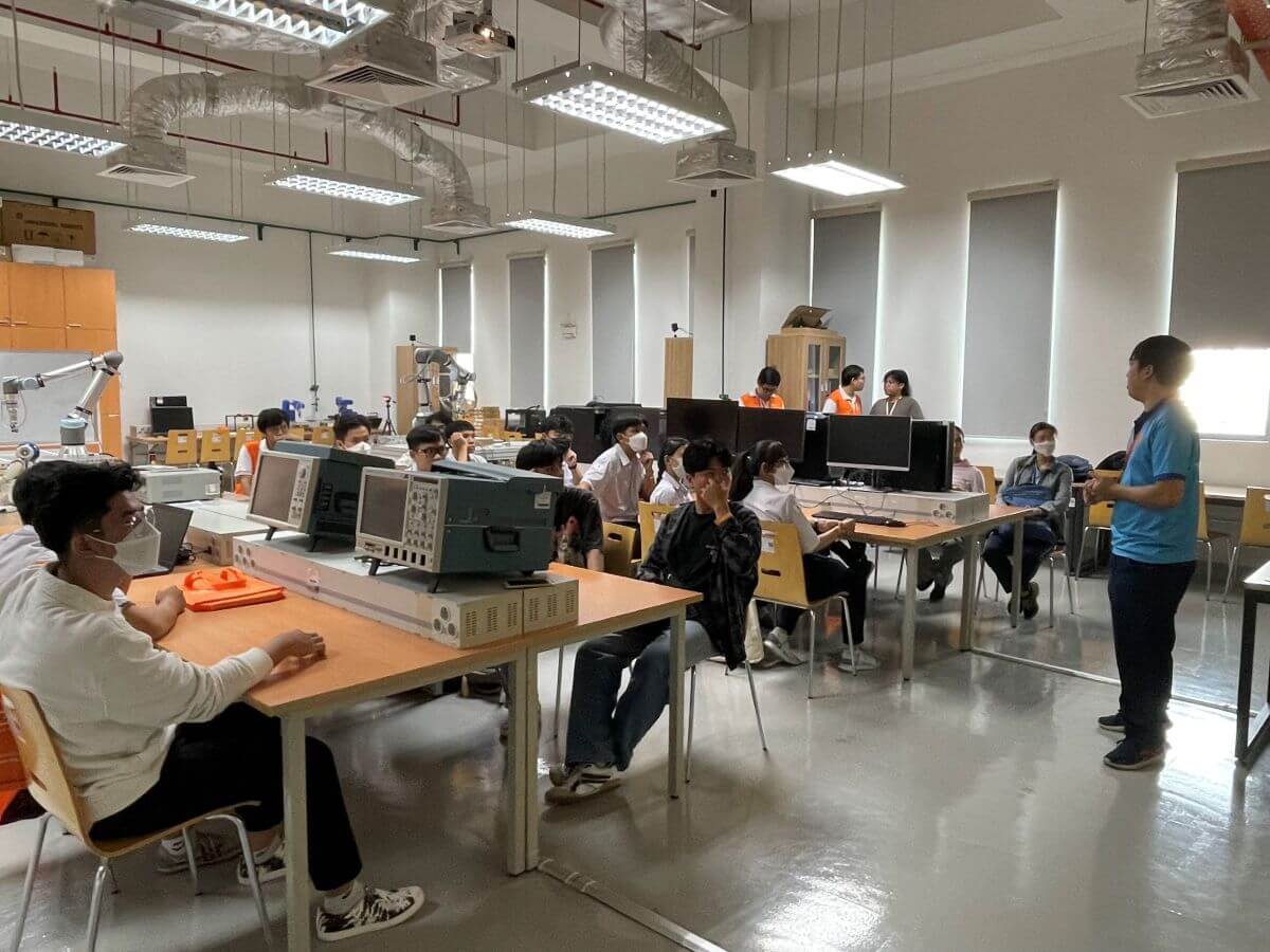 High schoolers participating in a Chip Design lecture